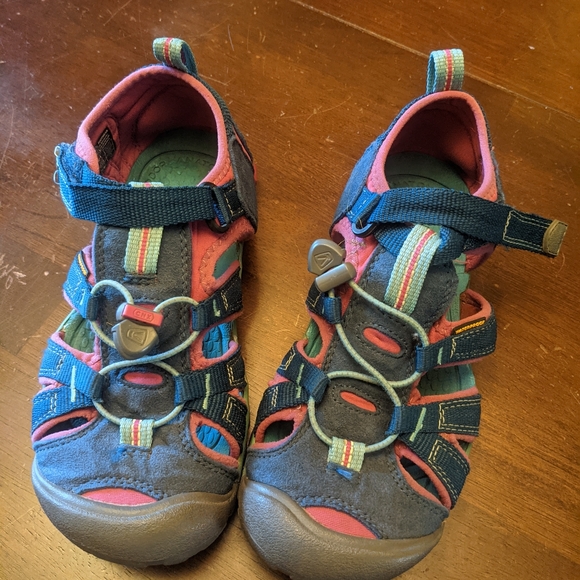 Keen shoes size 2 - Picture 1 of 6
